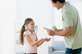 Карманные деньги детям — как и сколько