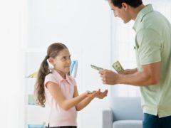 Карманные деньги детям — как и сколько